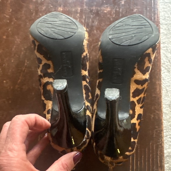 Leopard Print Pumps Size 9.5 - Picture 4 of 6